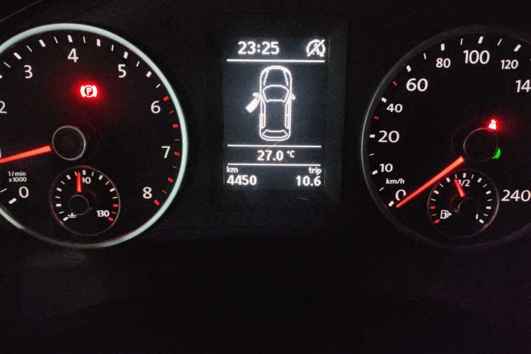 Used Volkswagen Tiguan 2016 280TSI Automatic Two-Wheel-Drive Silk Road Style Edition Odometer Close Up