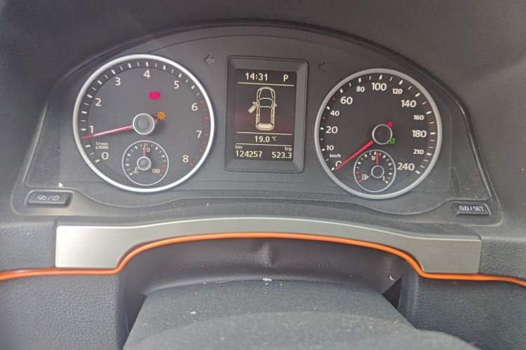 Used Volkswagen Tiguan 2016 280TSI Automatic Two-Wheel Drive Silk Road Comfort Edition Odometer Close Up