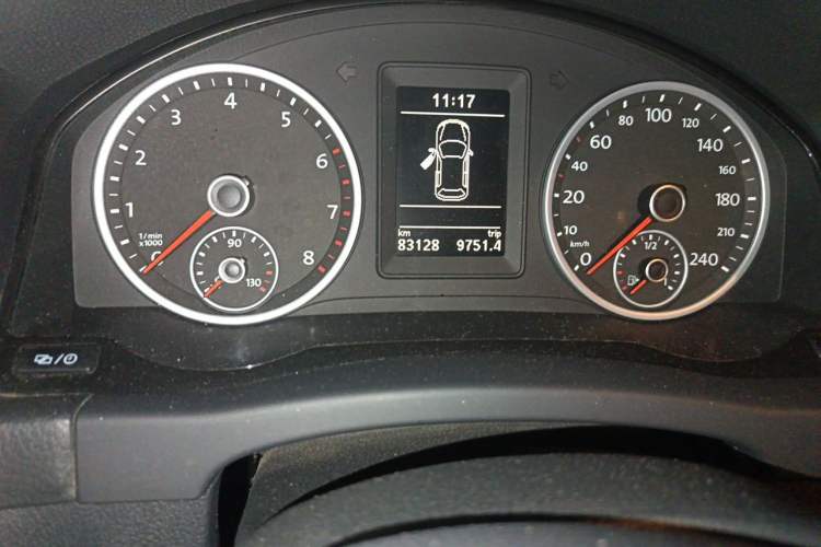 Used Volkswagen Tiguan 2016 280TSI Automatic Two-Wheel Drive Silk Road Comfort Edition Odometer Close Up