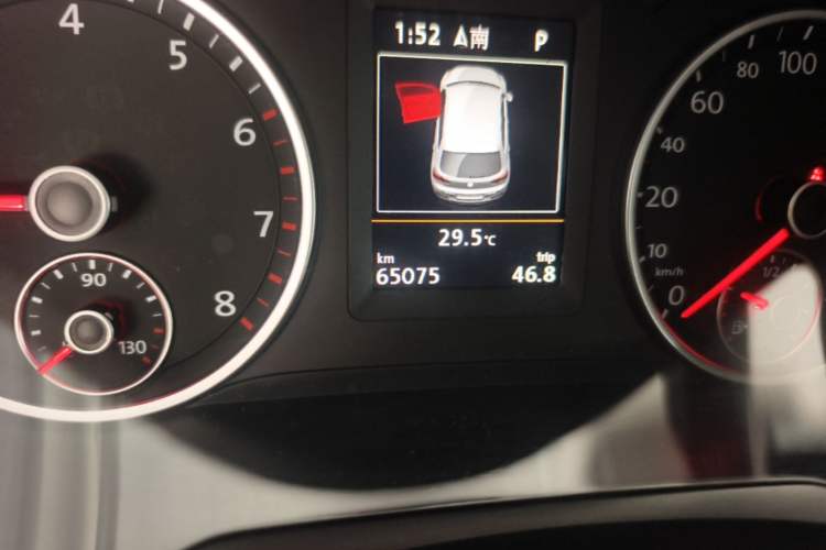 Used Volkswagen Tiguan 2016 300TSI Automatic Two-Wheel Drive Luxury Edition Odometer Close Up