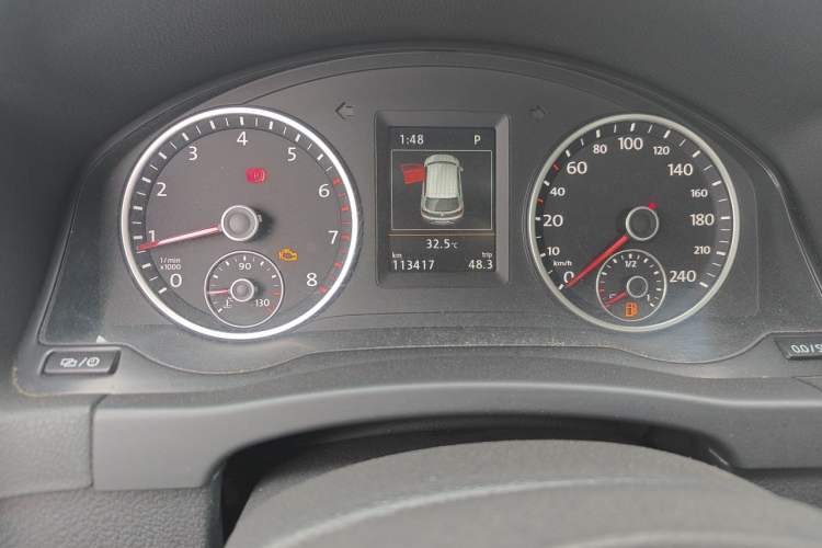 Used Volkswagen Tiguan 2016 300TSI Automatic Two-Wheel Drive Luxury Edition Odometer Close Up
