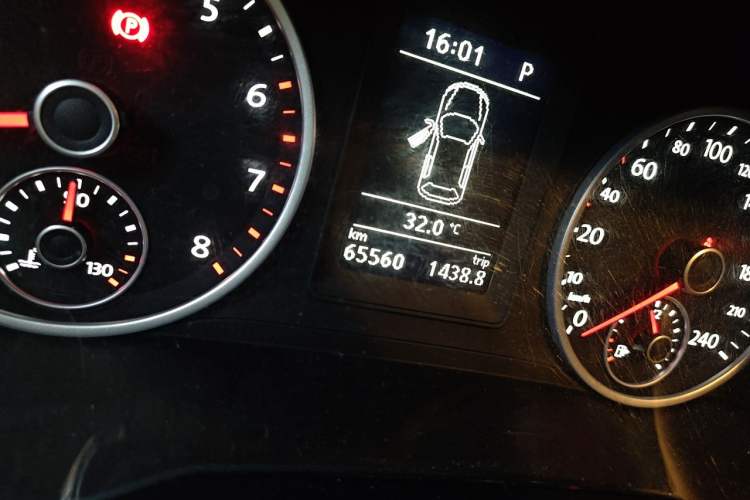 Used Volkswagen Tiguan 2016 300TSI Automatic Two-Wheel Drive Trend Edition Odometer Close Up
