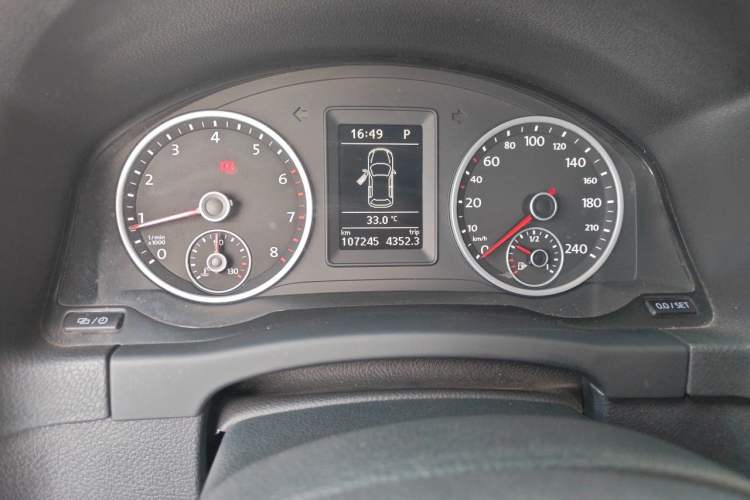 Used Volkswagen Tiguan 2016 300TSI Automatic Two-Wheel Drive Comfort Edition Odometer Close Up