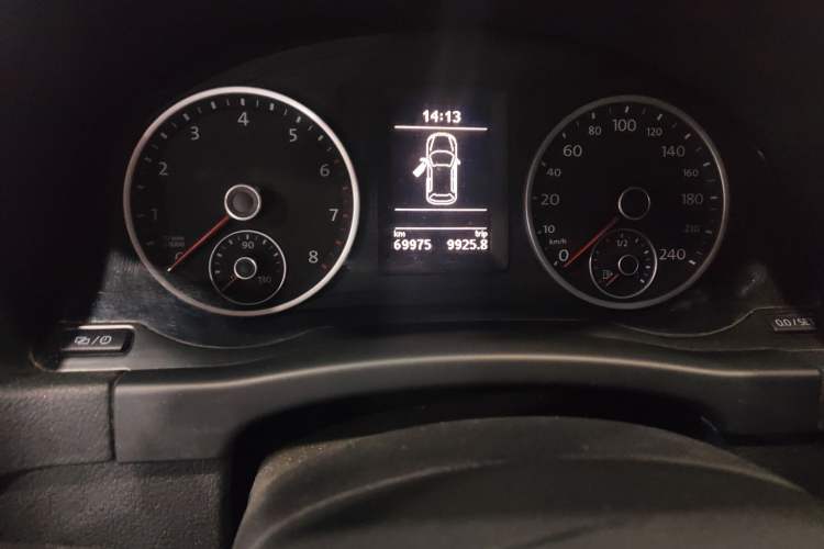 Used Volkswagen Tiguan 2016 280TSI Automatic Two-Wheel-Drive Silk Road Style Edition Odometer Close Up