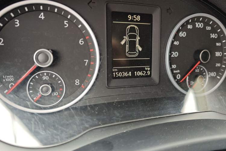 Used Volkswagen Tiguan 2016 300TSI Automatic All-Wheel Drive Fashion Vision Edition Odometer Close Up