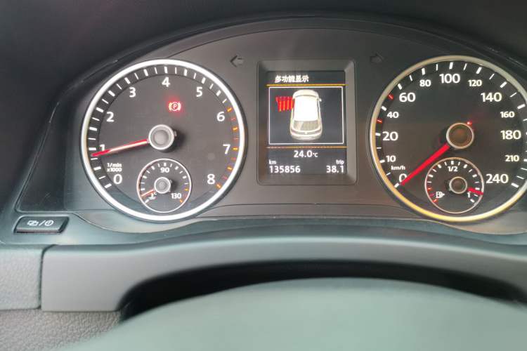 Used Volkswagen Tiguan 2016 330TSI Automatic All-Wheel Drive Luxury Edition Odometer Close Up
