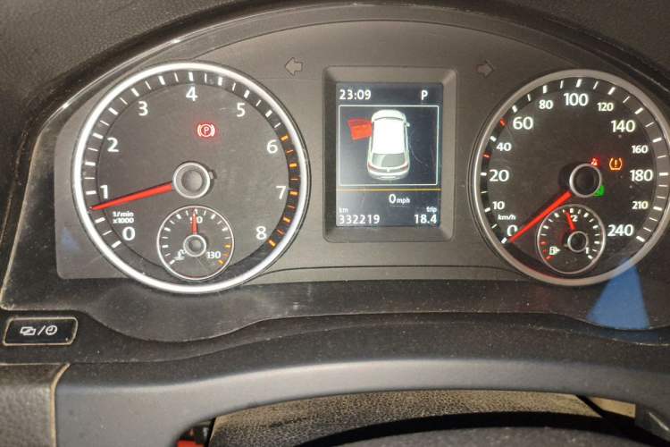Used Volkswagen Tiguan 2016 300TSI Automatic All-Wheel Drive Luxury Edition Odometer Close Up