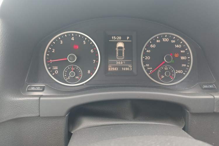 Used Volkswagen Tiguan 2016 280TSI Automatic Two-Wheel-Drive Silk Road Style Edition Odometer Close Up