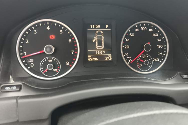 Used Volkswagen Tiguan 2016 280TSI Automatic Two-Wheel Drive Silk Road Comfort Edition Odometer Close Up