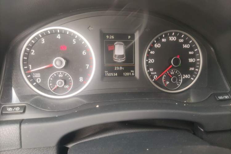 Used Volkswagen Tiguan 2016 300TSI Automatic Two-Wheel Drive Luxury Edition Odometer Close Up