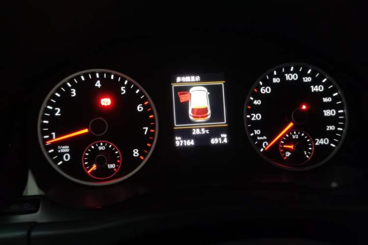 Used Volkswagen Tiguan 2016 300TSI Automatic Two-Wheel Drive Luxury Edition Odometer Close Up