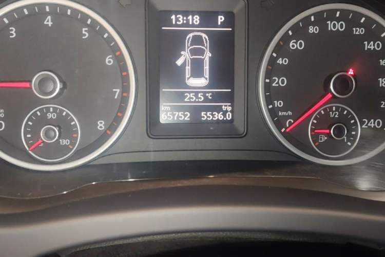 Used Volkswagen Tiguan 2016 280TSI Automatic Two-Wheel-Drive Silk Road Style Edition Odometer Close Up
