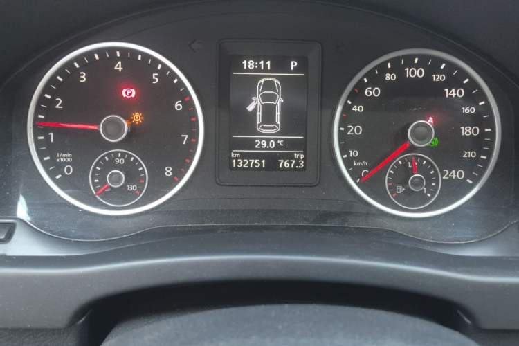 Used Volkswagen Tiguan 2016 300TSI Automatic Two-Wheel Drive Trend Edition Odometer Close Up