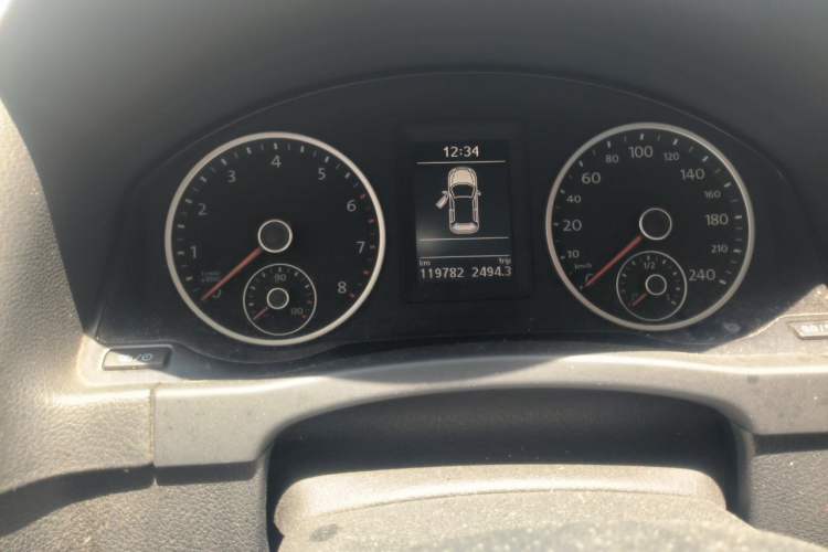 Used Volkswagen Tiguan 2016 280TSI Automatic Two-Wheel Drive Silk Road Comfort Edition Odometer Close Up