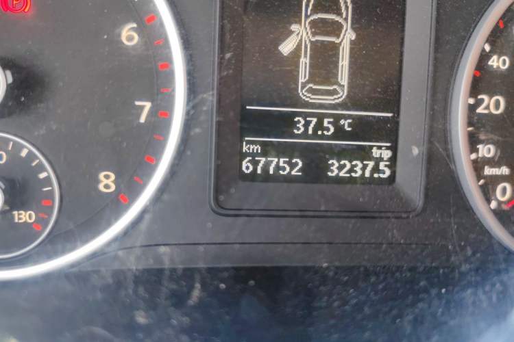 Used Volkswagen Tiguan 2016 280TSI Automatic Two-Wheel-Drive Silk Road Style Edition Odometer Close Up