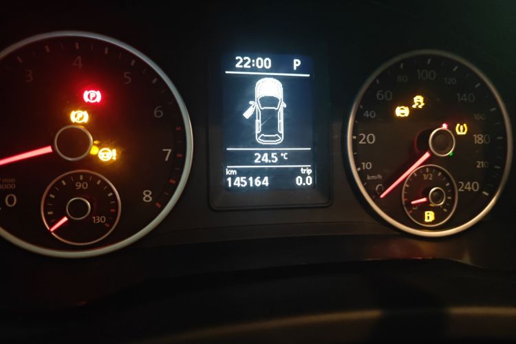 Used Volkswagen Tiguan 2016 280TSI Automatic Two-Wheel-Drive Silk Road Style Edition Odometer Close Up