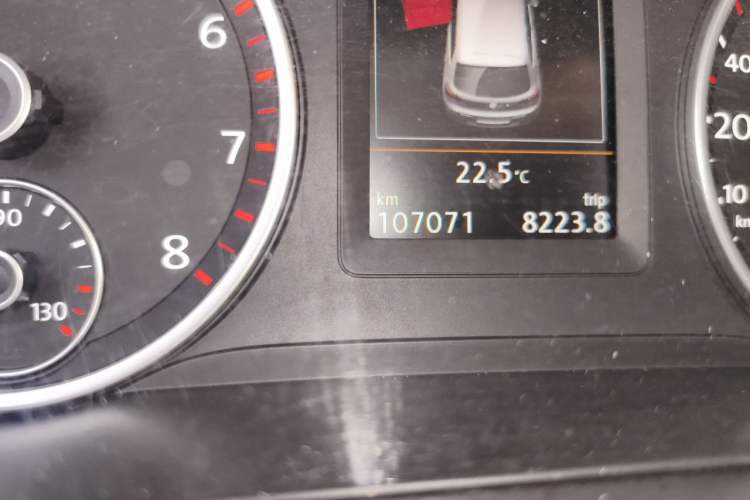 Used Volkswagen Tiguan 2016 300TSI Automatic All-Wheel Drive Luxury Edition Odometer Close Up