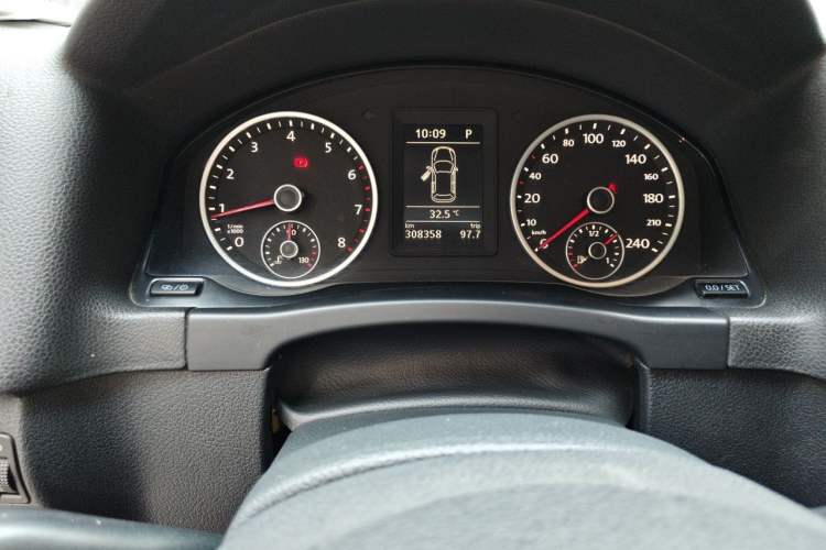 Used Volkswagen Tiguan 2016 300TSI Automatic Two-Wheel Drive Comfort Edition Odometer Close Up