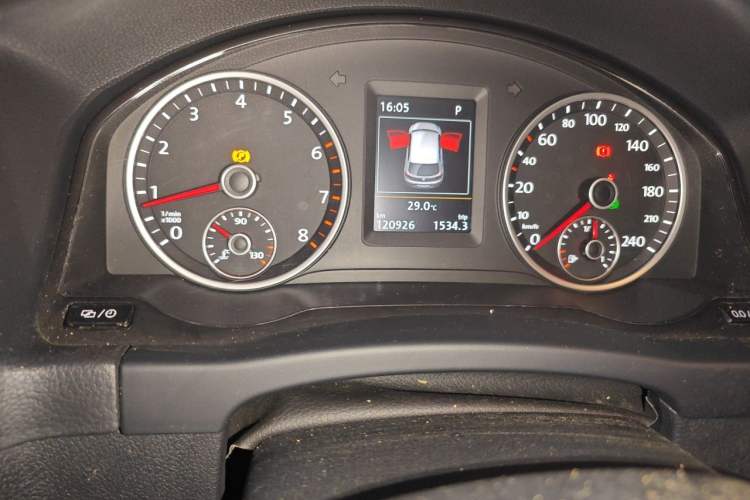 Used Volkswagen Tiguan 2016 300TSI Automatic Two-Wheel Drive Luxury Edition Odometer Close Up