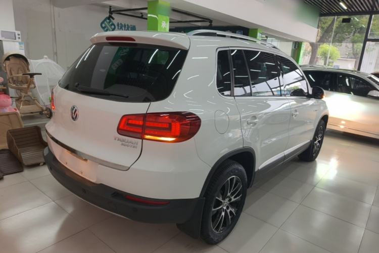 Used Volkswagen Tiguan 2016 300TSI Automatic All-Wheel Drive Luxury Edition Rear Right 45 Deg