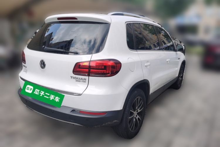 Used Volkswagen Tiguan 2016 300TSI Automatic All-Wheel Drive Luxury Edition Rear Right 45 Deg