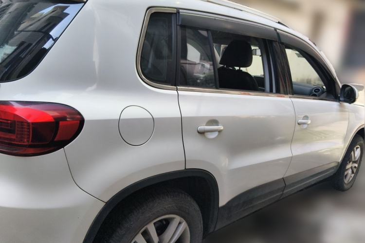 Used Volkswagen Tiguan 2016 300TSI Manual Two-Wheel Drive Trend Edition Rear Right 45 Deg