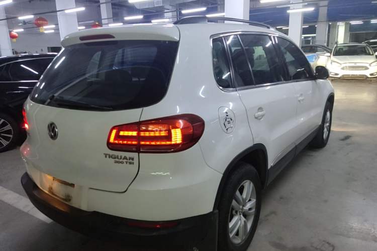 Used Volkswagen Tiguan 2016 300TSI Automatic Two-Wheel Drive Trend Edition Rear Right 45 Deg