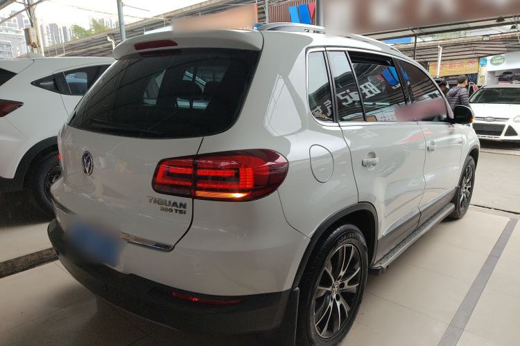 Used Volkswagen Tiguan 2016 300TSI Automatic All-Wheel Drive Luxury Edition Rear Right 45 Deg