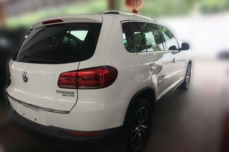Used Volkswagen Tiguan 2016 300TSI Automatic Two-Wheel Drive Luxury Edition Rear Right 45 Deg