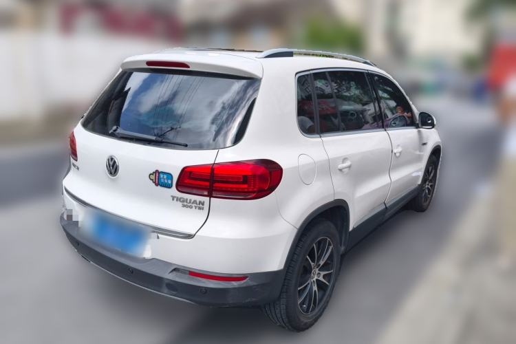 Used Volkswagen Tiguan 2016 300TSI Automatic All-Wheel Drive Luxury Edition Rear Right 45 Deg
