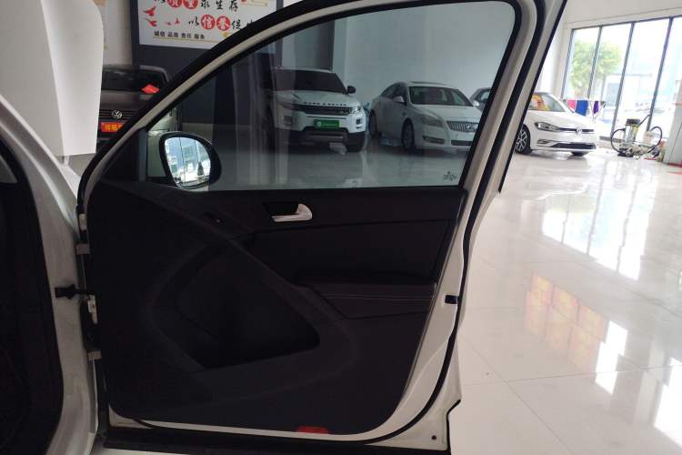 Used Volkswagen Tiguan 2016 300TSI Automatic Two-Wheel Drive Trend Edition Right Front Door Interior