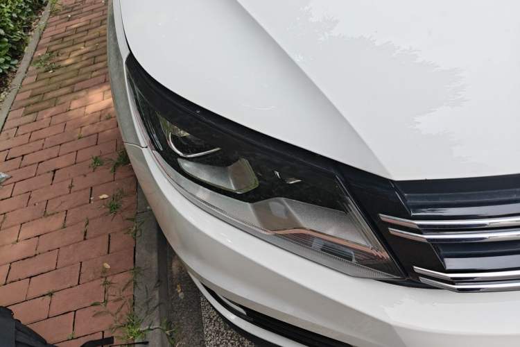 Used Volkswagen Tiguan 2016 300TSI Automatic Two-Wheel Drive Luxury Edition Right Front Headlight