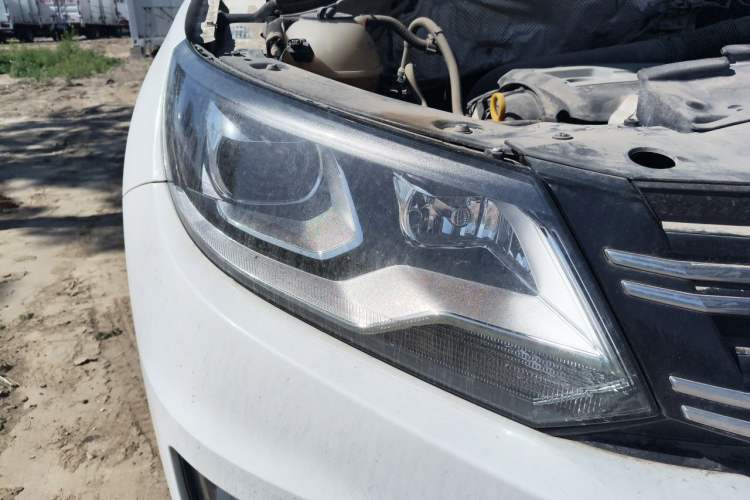 Used Volkswagen Tiguan 2016 300TSI Automatic All-Wheel Drive Luxury Edition Right Front Headlight