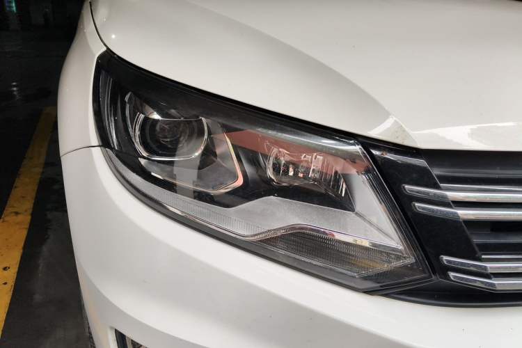 Used Volkswagen Tiguan 2016 280TSI Automatic Two-Wheel-Drive Silk Road Style Edition Right Front Headlight