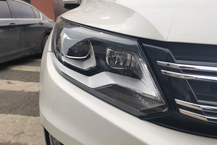 Used Volkswagen Tiguan 2016 280TSI Automatic Two-Wheel Drive Silk Road Comfort Edition Right Front Headlight