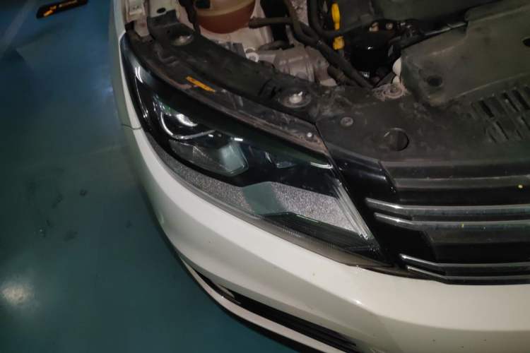 Used Volkswagen Tiguan 2016 300TSI Automatic Two-Wheel Drive Luxury Edition Right Front Headlight