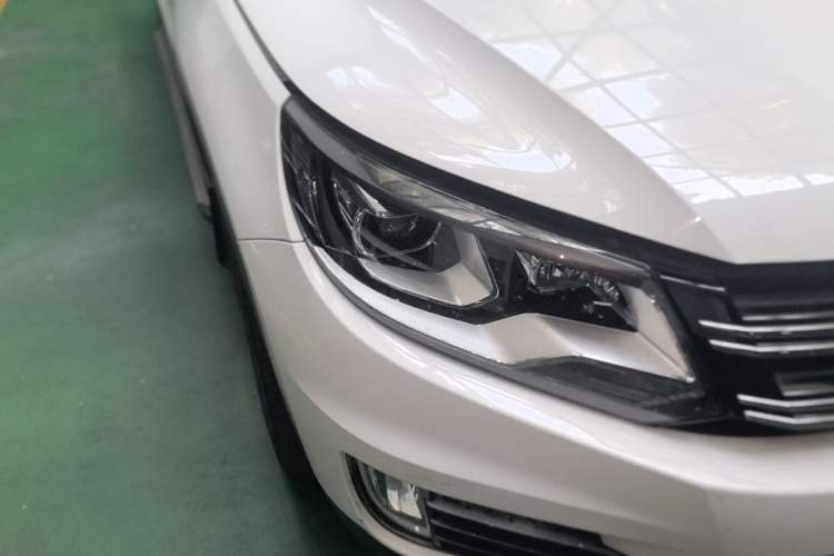 Used Volkswagen Tiguan 2016 280TSI Automatic Two-Wheel-Drive Silk Road Style Edition Right Front Headlight