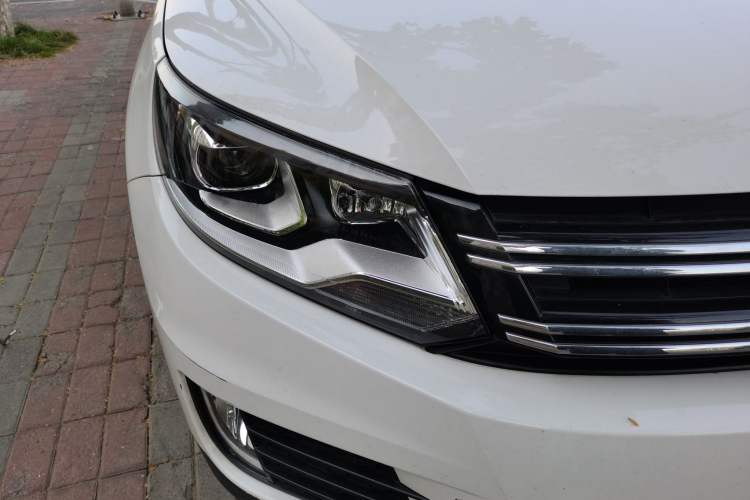 Used Volkswagen Tiguan 2016 280TSI Automatic Two-Wheel-Drive Silk Road Style Edition Right Front Headlight