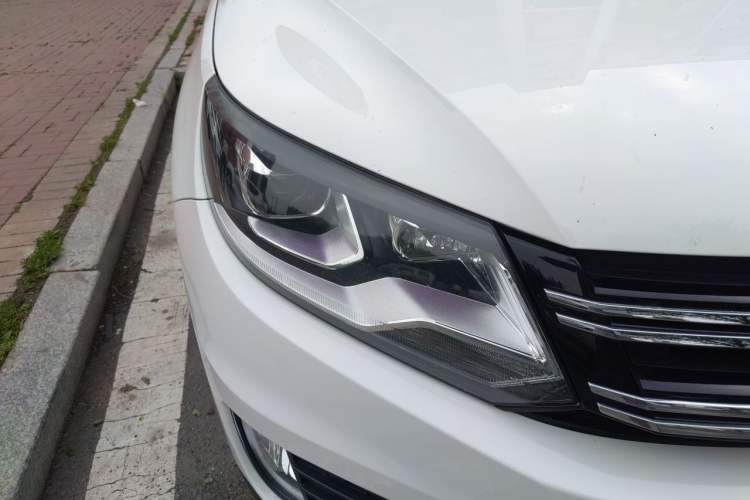 Used Volkswagen Tiguan 2016 280TSI Automatic Two-Wheel-Drive Silk Road Style Edition Right Front Headlight