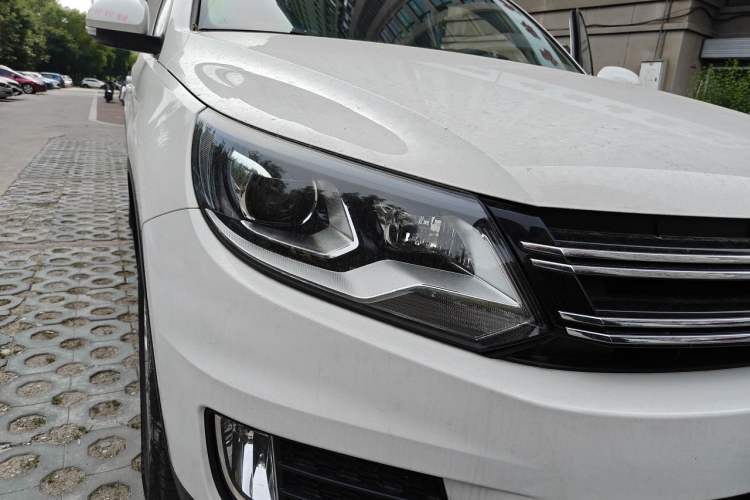 Used Volkswagen Tiguan 2016 280TSI Automatic Two-Wheel-Drive Silk Road Style Edition Right Front Headlight