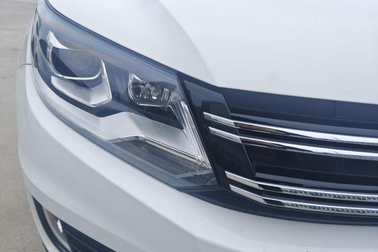 Used Volkswagen Tiguan 2016 330TSI Automatic All-Wheel Drive Luxury Edition Right Front Headlight