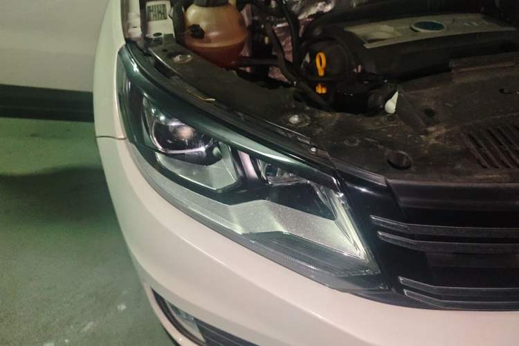 Used Volkswagen Tiguan 2016 300TSI Automatic Two-Wheel Drive Trend Edition Right Front Headlight