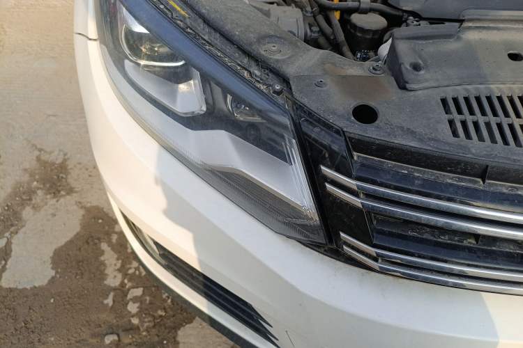 Used Volkswagen Tiguan 2016 300TSI Automatic Two-Wheel Drive Trend Edition Right Front Headlight