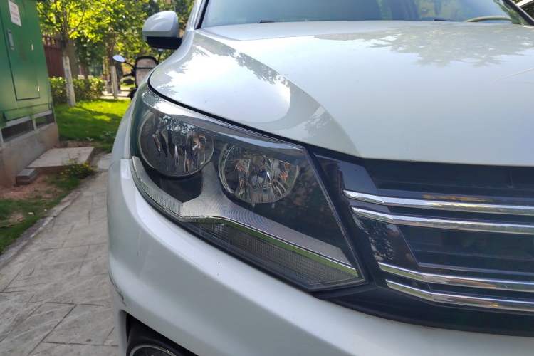 Used Volkswagen Tiguan 2016 2.0 TSI Four-Wheel Drive Standard Version Right Front Headlight