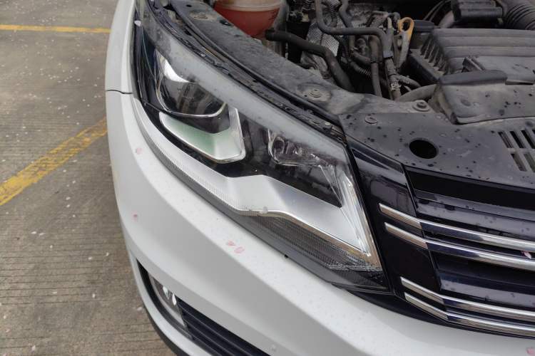 Used Volkswagen Tiguan 2016 280TSI Automatic Two-Wheel Drive Silk Road Comfort Edition Right Front Headlight