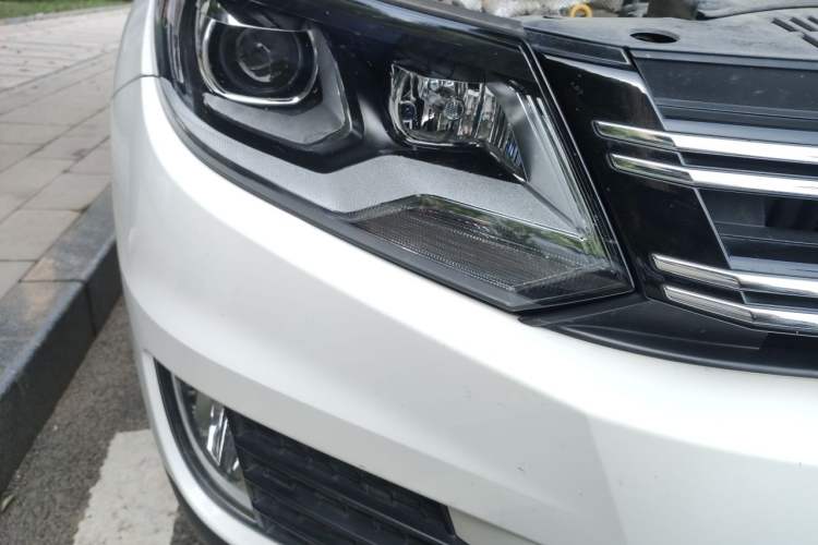 Used Volkswagen Tiguan 2016 280TSI Automatic Two-Wheel-Drive Silk Road Style Edition Right Front Headlight