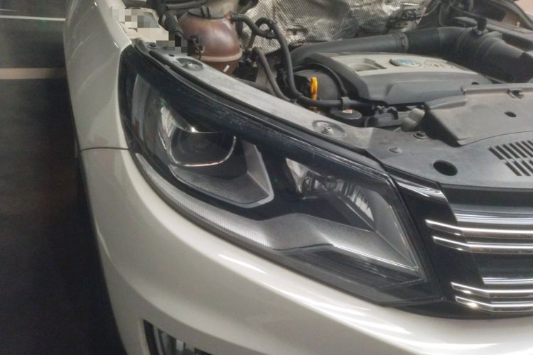 Used Volkswagen Tiguan 2016 300TSI Automatic All-Wheel Drive Luxury Edition Right Front Headlight