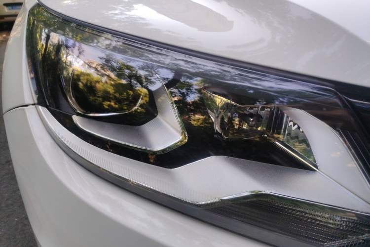 Used Volkswagen Tiguan 2016 280TSI Automatic Two-Wheel Drive Silk Road Comfort Edition Right Front Headlight