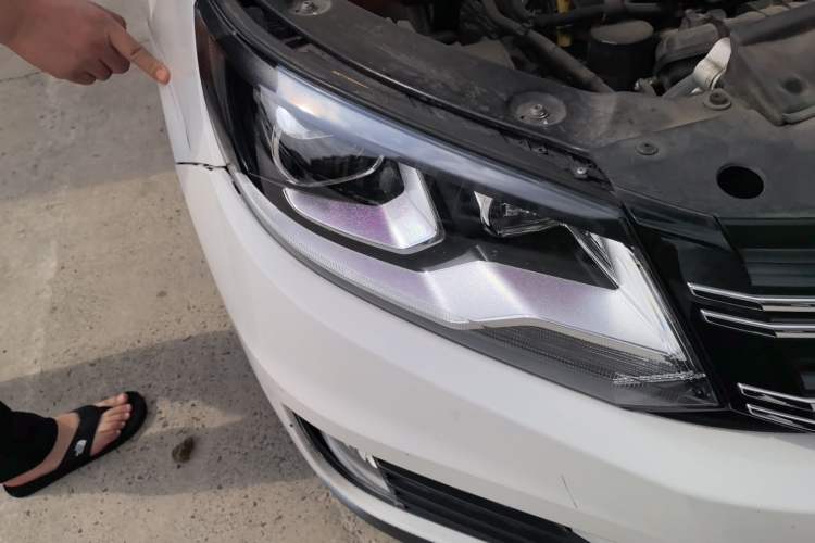 Used Volkswagen Tiguan 2016 300TSI Automatic All-Wheel Drive Luxury Edition Right Front Headlight