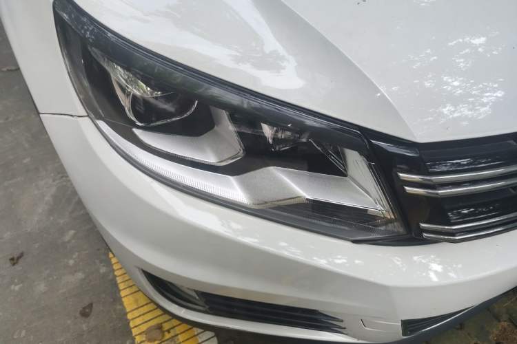 Used Volkswagen Tiguan 2016 280TSI Automatic Two-Wheel Drive Silk Road Comfort Edition Right Front Headlight